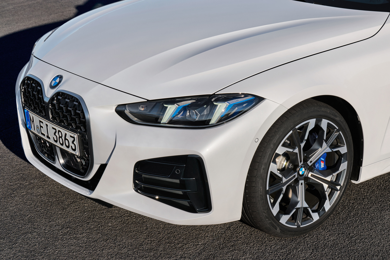 SMALL_P90535883_highRes_the-new-bmw-4-series